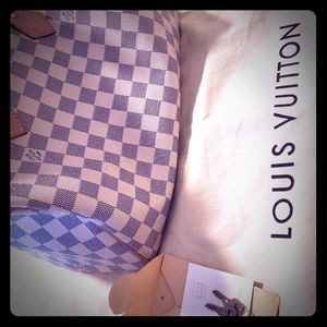 Louis Vuitton white purse with keys and duster